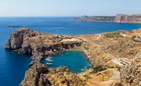 Visita a Lindos y su Acrópolis con vistas espectaculares al mar.