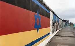 Descubre el Memorial del Holocausto y el Museo del Muro de Berlín.