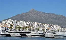 Maravíllese con el lujo de Puerto Banús en Marbella.