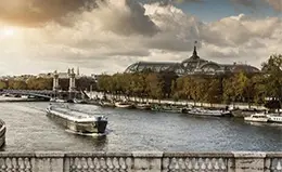 Opciones de excursiones: Torre Montparnasse y paseo en barco por el Sena