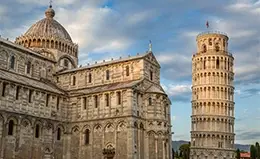 Admiración de la Torre Inclinada de Pisa.