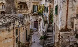 Camina por los antiguos Sassi di Matera.