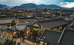 Paseo por el encantador hanok village de Jeonju.