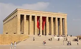 Explora la grandeza del Mausoleo de Ataturk