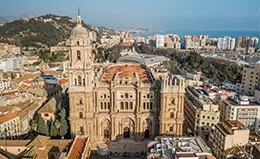 Pasea por el centro histórico de Málaga