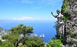 Visita la Isla de Capri y su famosa Gruta Blanca.