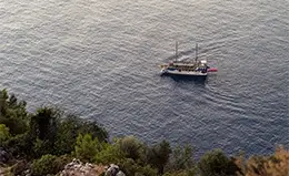 Disfruta del viaje en barco por el mar Egeo