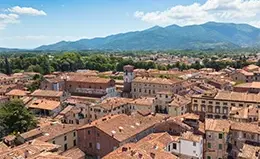 Explora la ciudad medieval de Lucca, cuna de Puccini