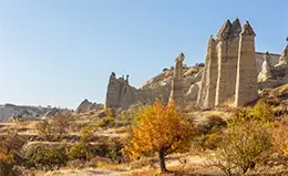 Explora los valles y castillos de Capadocia