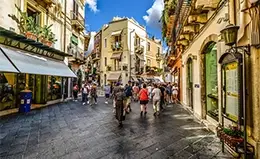 Descubre el histórico teatro griego de Taormina