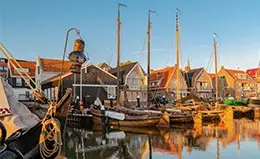 Excursión opcional a los pintorescos pueblos de Marken y Volendam