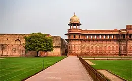 Exploración del histórico Fuerte Rojo de Agra.