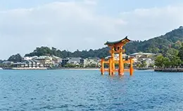 Visita la casa flotante del santuario de Itsukushima en Miyajima