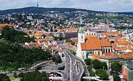 Descubrí el núcleo histórico de Bratislava.