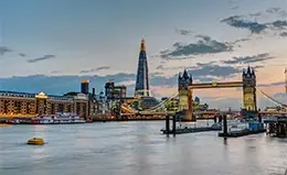 Llegada a la vibrante ciudad de Londres.