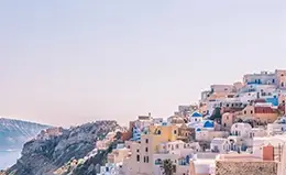 Viaja a Santorini, la joya del mar Egeo