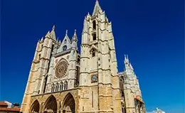 Catedral gótica de León, con sus vidrieras.