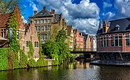 Descubre la historia de Gante con una visita panorámica.