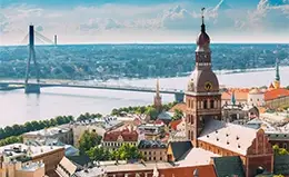 Tour por la ciudad medieval de Riga.