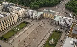 Explora los iconos de Berlín, desde la Puerta de Brandenburgo hasta los restos del Muro