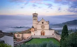 Maravillarse en la Basílica de Covadonga en los picos de Europa