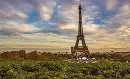 Ascenso a la torre Eiffel y vista sobre París.