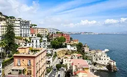 Recorre el encantador casco antiguo de Nápoles