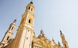 Descubre la arquitectura histórica de Évora.