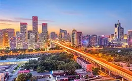 Llega a la vibrante y fascinante ciudad de Pekín para continuar tu aventura