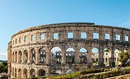 Termina el día con la majestuosidad del Coliseo.