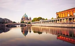 Llegada a la rica histórica y cultura de Berlín.