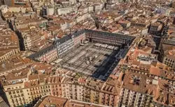 La vida nocturna más vibrante en la Plaza Mayor.