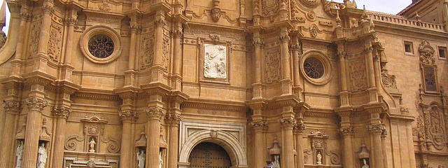 Barcelona, Levante y Andalucía al Completo con Tren de Alta Velocidad