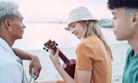 Los 10 mejores destinos para viajar en un tour junto a otros jóvenes.